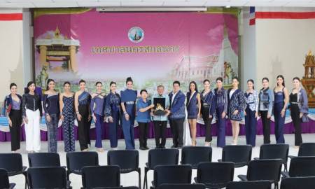 วันที่ 4 ตุลาคม 2568 เวลา 10.00 น. นายโกมุท ทีฆธนานนท์ นายกเทศมนตรีนครสกลนคร  พร้อมด้วย นางสมลักษณ์ โกพลรัตน์ รองนายกเทศมนตรีนครสกลนคร เลขานุการนายกเทศมนตรี และหัวหน้าส่วนราชการ ร่วมลงพื้นที่เยี่ยมชมและให้กำลังใจ ผู้เข้าประกวด ธิดาปราสาทผึ้ง
