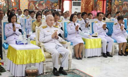 วันที่ 25 ตุลาคม 2568 เวลา 09.30 น. นางฟองจันทร์  อรุณกมล ที่ปรึกษานายกเทศมนตรีนครสกลนคร ร่วมทำบุญพิธีทอดกฐินพระราชทาน ฯ โดยมี นายพนมบุตร จันทรโชติ อธิบดีกรมศิลปากร เป็นประธานในการประกอบพิธีถวายผ้าพระกฐินพระราชทานฯ ณ วัดพระธาตุเชิงชุมวรวิหาร จังหวัดสกลนคร