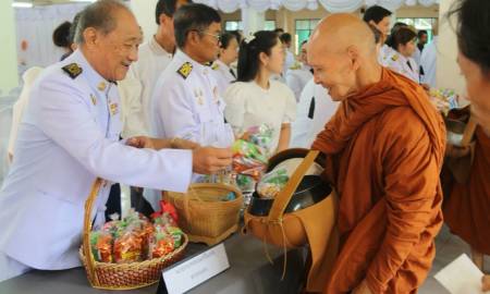 วันที่ 11 กรกฎาคม 2569 เวลา 06.30 น. นายโกมุท ทีฆธนานนท์ นายกเทศมนตรีนครสกลนคร มอบหมายให้ นายนิวัตร อภัยจิตต์ รองนายกเทศมนตรีนครสกลนคร เข้าร่วมพิธีสวดพระพุทธมนต์ และทำบุญตักบาตรถวายพระราชกุศล เนื่องในวันคล้ายวันสวรรคต สมเด็จพระนารายณ์มหาราช 