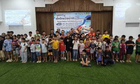 วันที่ 11 กรกฎาคม 2569 เวลา 09.00 น. ว่าที่ร้อยโท ศุภวัฒน์ พิมพ์มีลาย ที่ปรึกษานายกเทศมนตรีนครสกลนคร เป็นประธานในพิธีเปิดโครงการ “เด็กไทยว่ายน้ำได้ ประจำปี พ.ศ. 2569” ภายใต้กิจกรรม “ฝึกทักษะว่ายน้ำเพื่อป้องกันการจมน้ำ”
